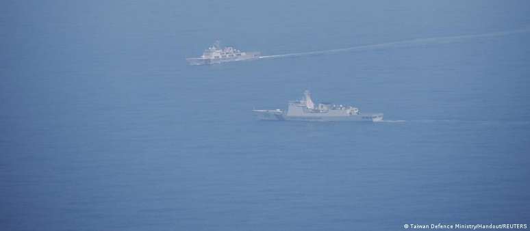 Navios chineses no estreito de Taiwan