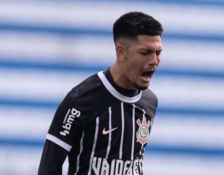 Miguel Nassif comenta invencibilidade do Corinthians no Paulista sub-17. 