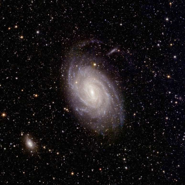 A galáxia NGC 6744 se destaca na foto (Imagem: Reprodução/ESA/Euclid/Euclid Consortium/NASA, image processing by J.-C. Cuillandre (CEA Paris-Saclay), G. Anselmi)