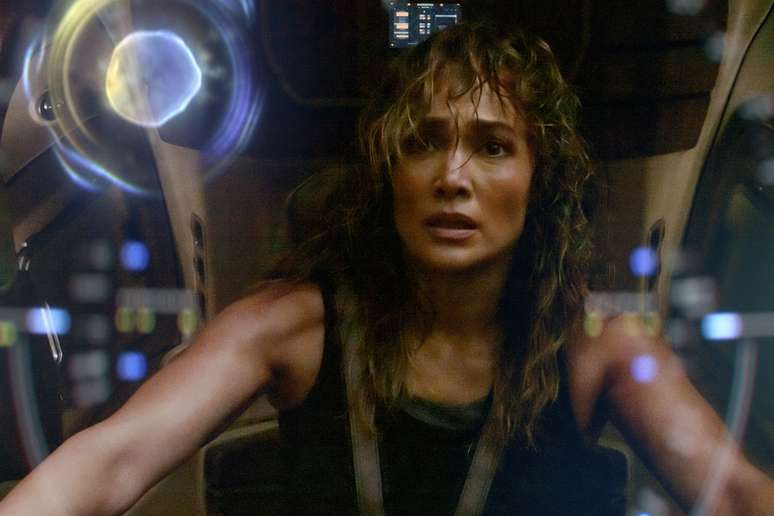Jennifer Lopez enfrenta inteligência artificial em 'Atlas', novo filme de ficção científica da Netflix