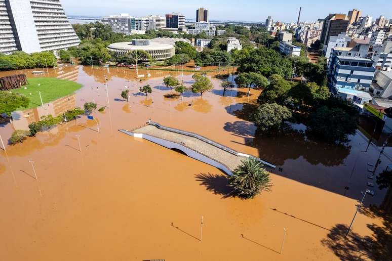 Nível máximo da cheia do Guaíba ainda deve ser confirmado, durante as enchentes no Rio Grande do Sul (Imagem: Flickr/Governo do Rio Grande do Sul/Gustavo Mansur)