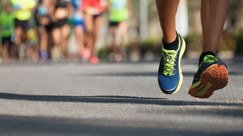 Que atividade é mais benéfica: Correr ou dar 10 mil passos por dia?