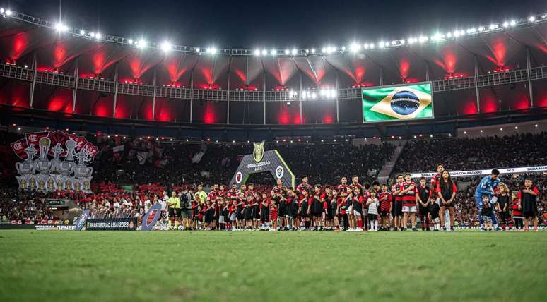 Torcida e time do Flamengo juntos no Maracanã