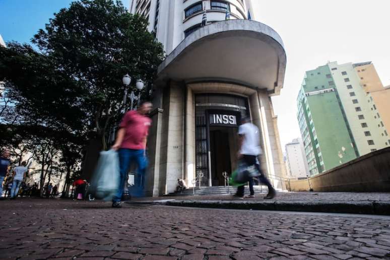 Teto do juros do consignado para beneficiários do INSS será reduzido