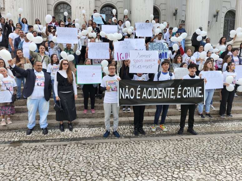 Familiares e amigos realizaram protesto no s&aacute;bado 