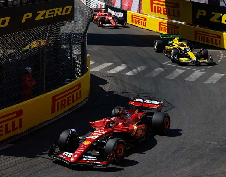 Leclerc, Piastri e Sainz no GP de Mônaco: ritmo calibrado para fazer os pneus durarem