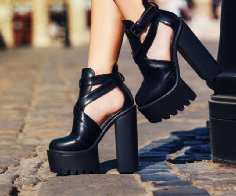 O solado tratorado vai ser tendência nos calçados para o inverno – Shutterstock