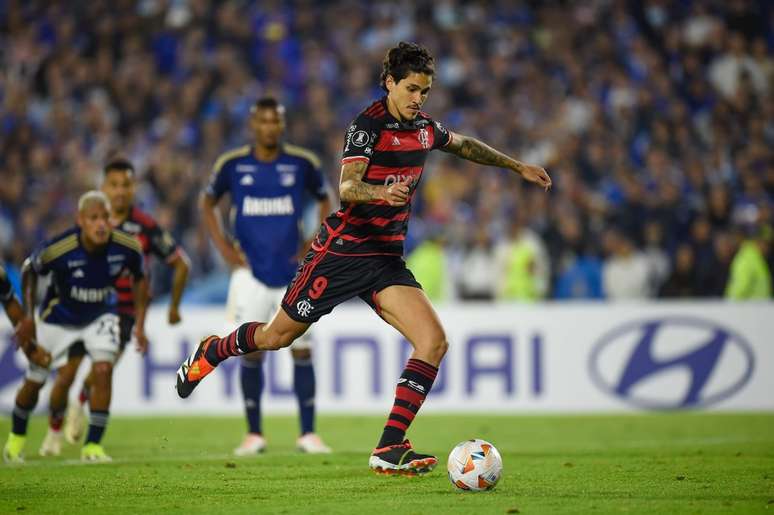 Flamengo enfrenta o Millonarios nesta noite no Maracanã