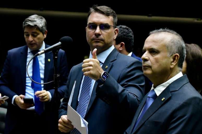O líder da minoria no Congresso Nacional, Flávio Bolsonaro, e o da oposição no Senado, Rogério Marinho, articularam para manutenção do veto de Bolsonaro.
