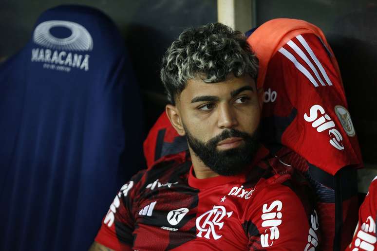 Gabigol no banco de reservas no clássico contra o Fluminense (Photo by Wagner Meier/Getty Images)