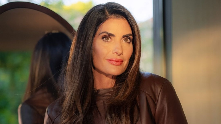 Isabella Fiorentino demonstrates her fashionable look with a brown and black look