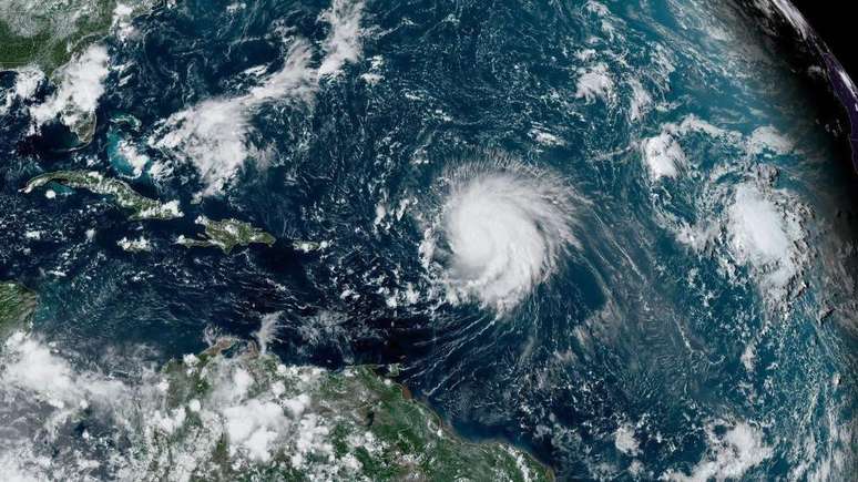Em 2023, o furacão Lee, mostrado na imagem acima, ganhou força rapidamente passando para categoria cinco