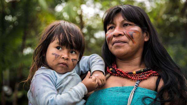 As mulheres indígenas podem ser mães e, ao mesmo tempo, exercer outras atividades profissionais