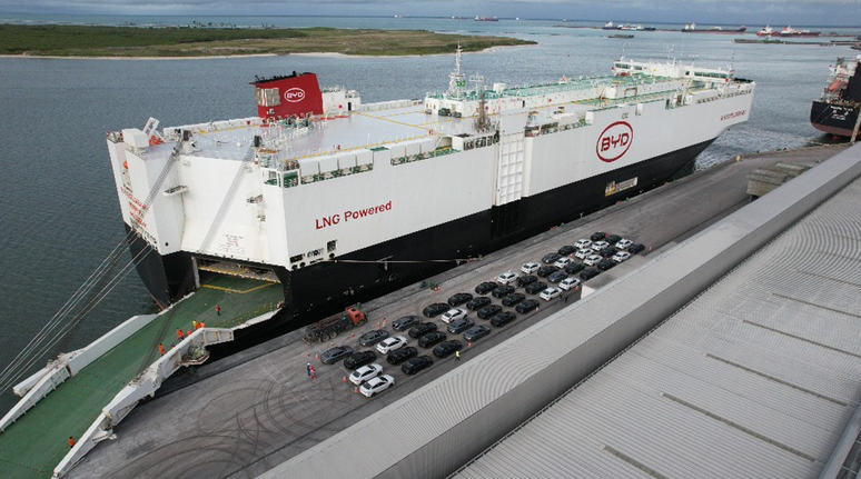 Navio da BYD: 5.459 carros novos para o Brasil