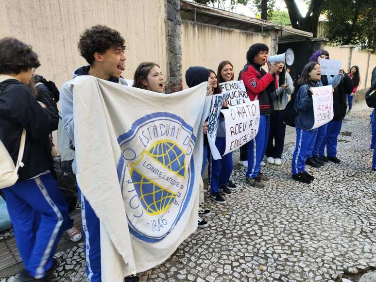 29.05.2024 | Estudantes do Colégio Estadual do Paraná protestam contra projeto que prevê privatização da gestão das escolas estaduais do Paraná —