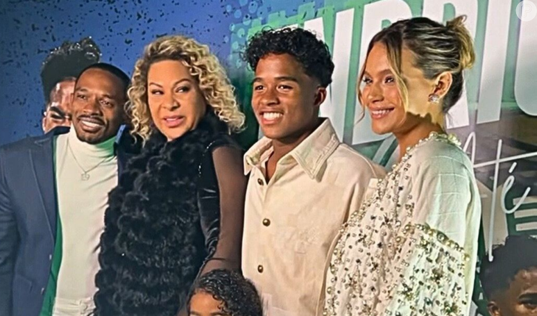 Web highlights Endrick’s mother’s ‘fatal look’ when she sees Gabriely Miranda in a family photo at the player’s farewell: ‘She can’t stand her daughter-in-law’