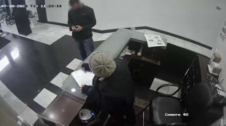 Suspeito chegou a ficar na recep&ccedil;&atilde;o de escrit&oacute;rio que representava v&iacute;tima