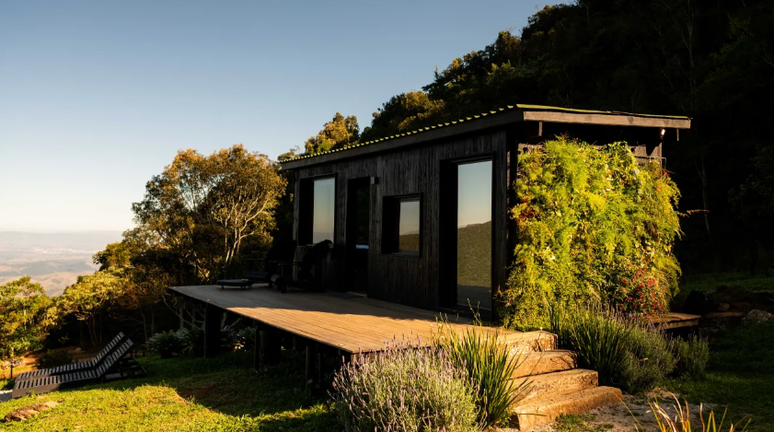 14. Tiny house rústica construída em 45 dias por quatro pessoas localizada no alto do Pico dos Marins, região da Serra da Mantiqueira, interior de São Paulo – Projeto: Ricardo Delgallo | Foto: Thiago Farias/CASACOR