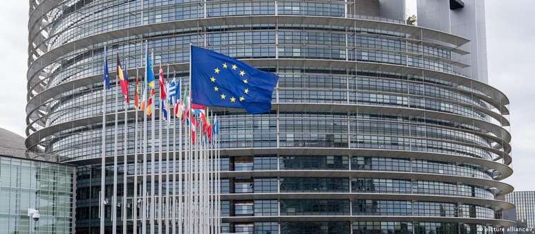Sede do Parlamento Europeu em Estrasburgo: autoridades suspeitam de interferência russa na política da UE