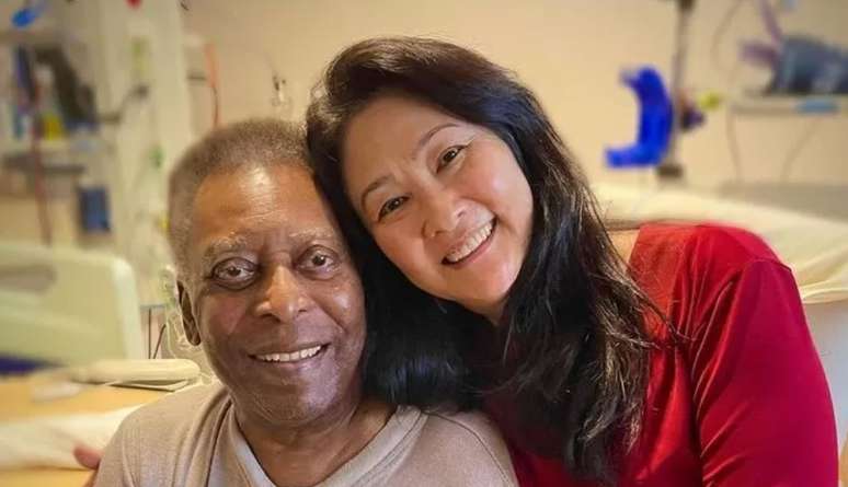 Pelé e sua última companheira, Márcia Aoki, nos momentos finais no hospital, em São Paulo
