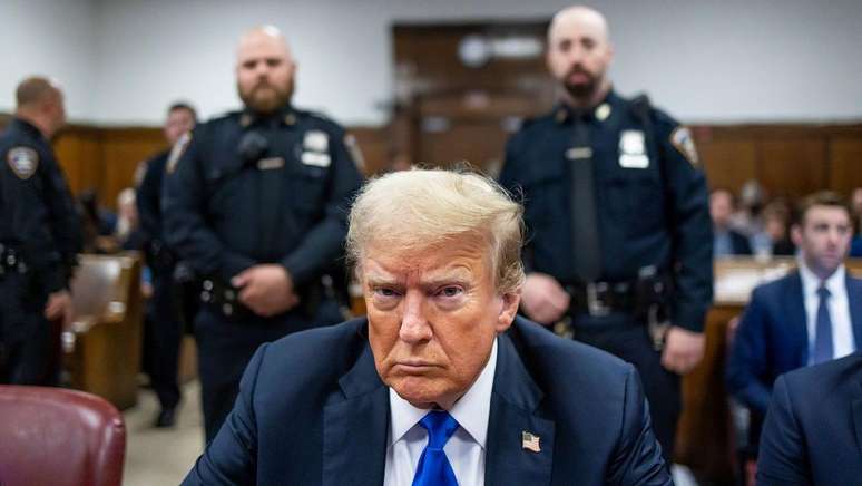 Trump em tribunal em Nova York; ele foi condenado criminalmente nesta quinta-feira (30/5)