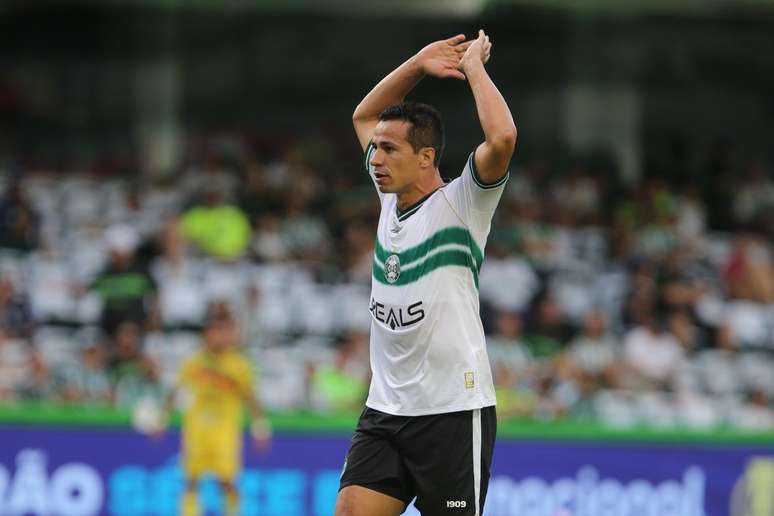 Leandro Damião tenta desencantar no Alviverde.