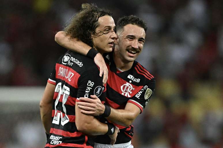 David Luiz e Léo Ortiz comemoram segundo gol do Flamengo contra o Millonarios