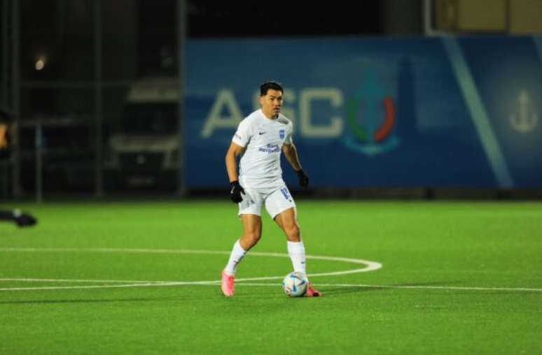 Divulgação/Sabah FC - Legenda: Christian Fiel em ação com a camisa do Sabah FC -