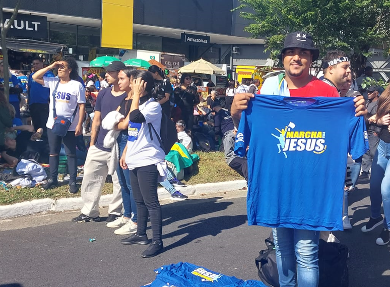 Antônio Álvaro é um dos ambulantes da Marcha para Jesus