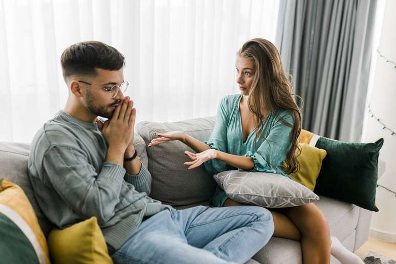 Casal durante uma discussão