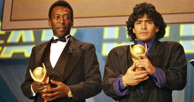 Pelé e Maradona em cerimônia da FIFA nos anos 1990