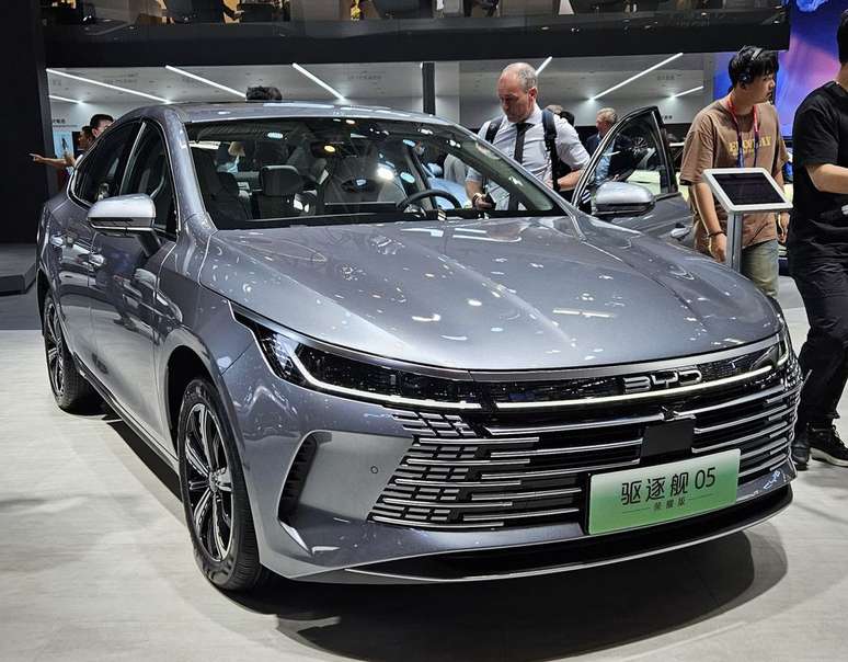 BYD King está entre os carros que a montadora chinesa quer colocar no mercado brasileiro antes da alta do imposto (Imagem: Paulo Amaral/Canaltech)