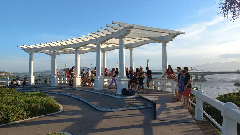 Mirante na cabeceira da Ponte Hercílio Luz, em frente ao Parque da Luz