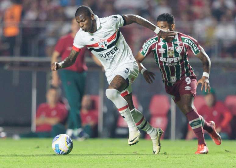 Robert Arboleda (São Paulo) em ação contra o Fluminense no dia 13.05.2024 