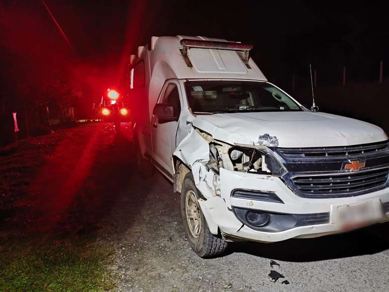An elderly man dies after being hit by an ambulance in Greater Curitiba