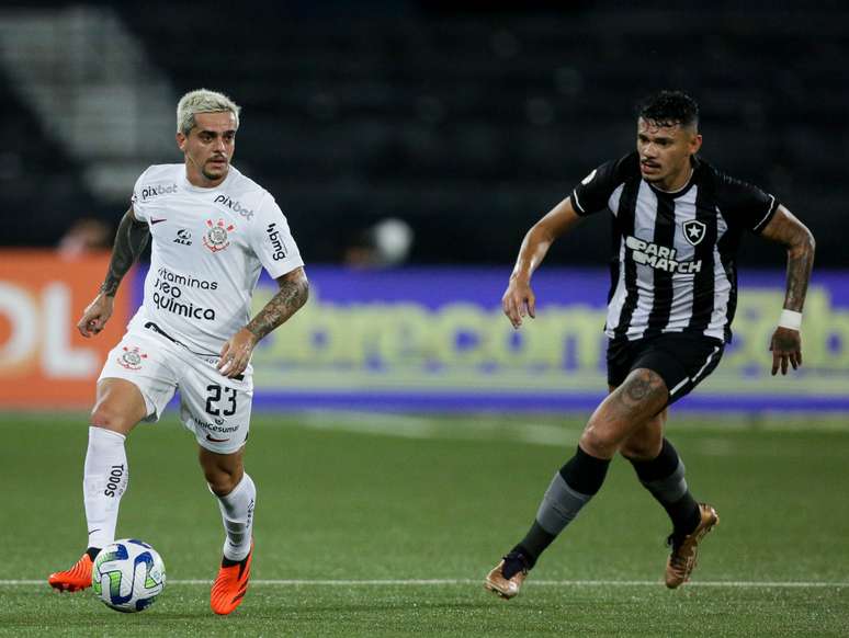 O Botafogo enfrenta o Corinthians pelo Brasileirão 