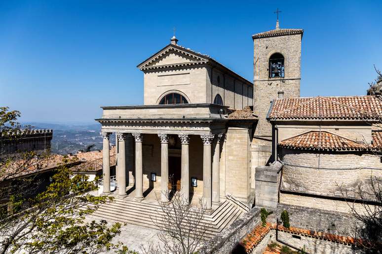 A Basílica de San Marino, como o nome indica, é dedicada ao santo padroeiro do micropaís. O prédio atual foi concluído em 1838, no mesmo local de uma igreja mais antiga, do século VII