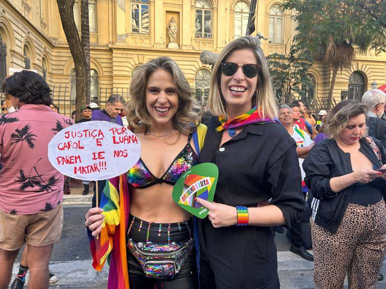 Jornalistas Lorena Coutinho e Nathalia Daumas na 22ª Caminhada de Mulheres lésbicas de São Paulo