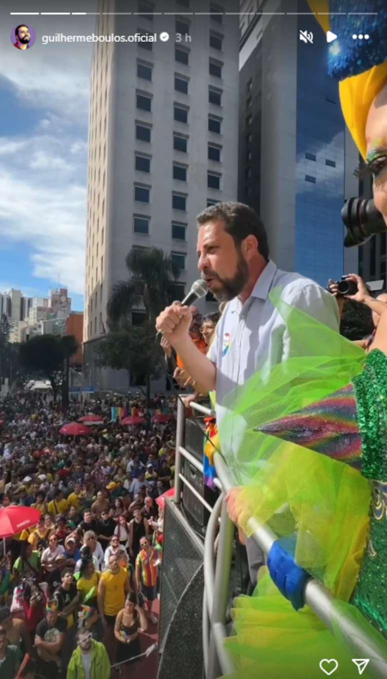 Reprodução de postagem do perfil de Guilherme Boulos, em que o pré-candidato discursa durante a parada LGBT+