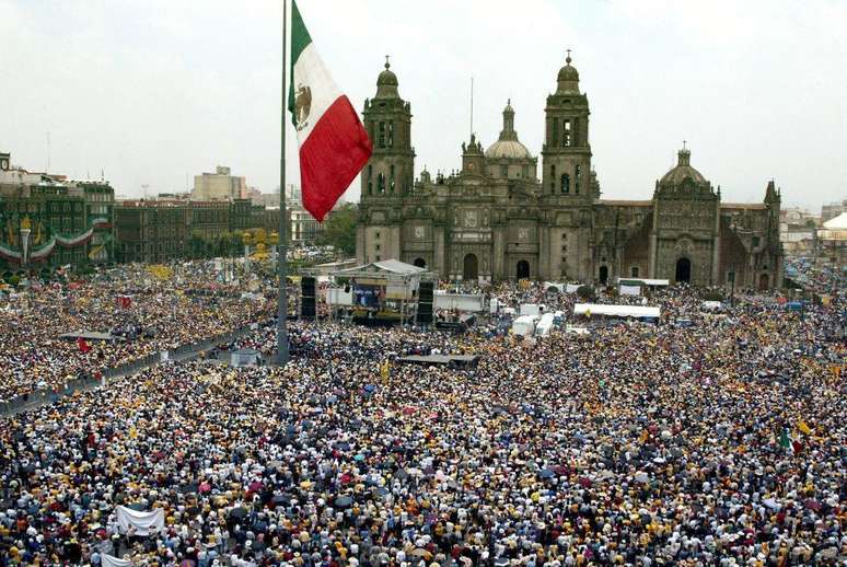 O presidente convocou manifestações massivas no Zócalo da capital quando era líder político em Tabasco