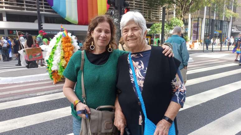 Dogmar, de 82 anos e a filha Mônica foram para Paulista curtir a Parada do Orgulho LGBT+ de São Paulo