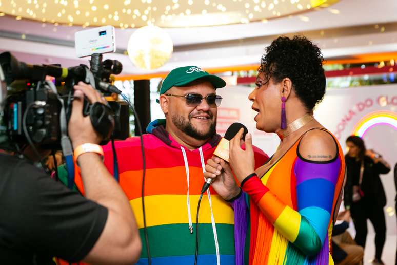 Gominho e a atriz Valeria Barcellos no Meeting Point do Terra na Parada LGBT +SP