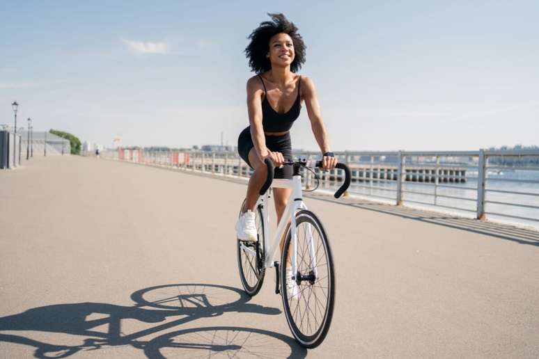 Optar por andar de bicicleta em vez de carro garante redução de gastos com transporte 