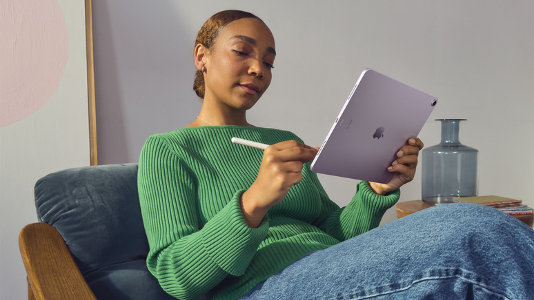 (Imagem: Divulgação/Apple) / Canaltech Apple erra e diz que iPad Air com M2 tem um núcleo a mais de GPU
