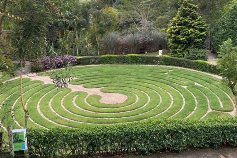 Alguns parques pelo mundo apostaram em labirintos verdes para dar um toque especial ao local e atrair cada vez mais o público. Em vários deles, há jardins com esses conjuntos de percursos, que atrelam as características dessas construções à contemplação da natureza.