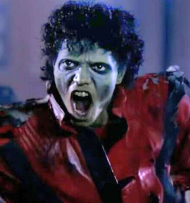 O ator Jaafar Jackson, sobrinho de Michael Jackson, foi fotografado gravando imagens do clipe "Thriller", um dos maiores sucessos da carreira do astro pop. E, mais uma vez, a semelhança impressionou.