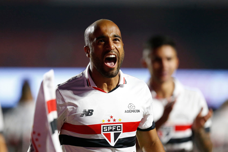 Lucas em partida do São Paulo 