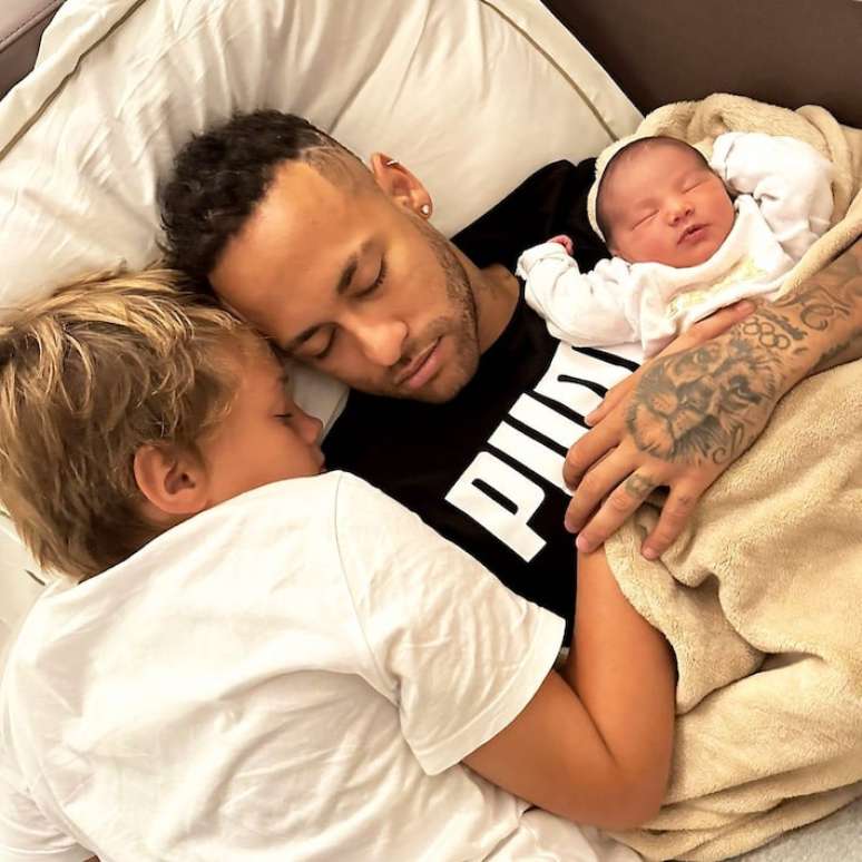 Neymar compartilha momento fofo entre os filhos Davi Lucca e Mavie