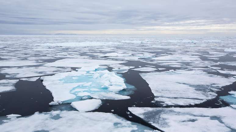 Um cientista climático estuda as mudanças da Terra ao longo do tempo e como essas alterações podem afetar o futuro do planeta, o que vai muito além das condições meteorológicas. 