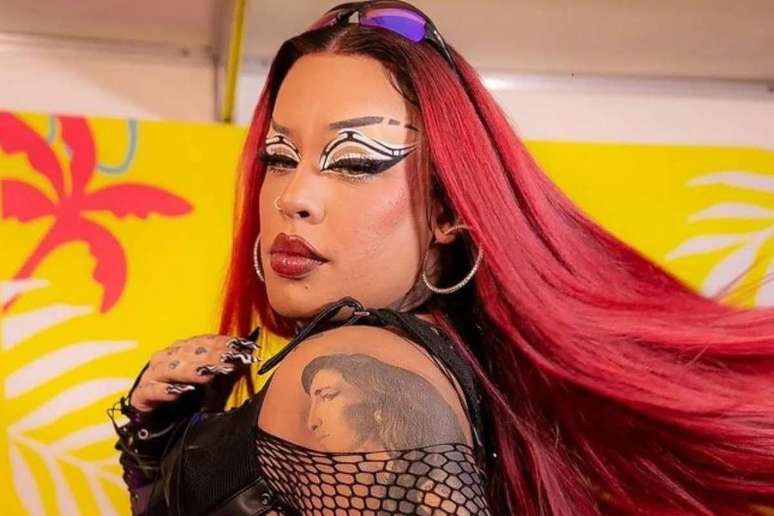 Gloria Groove lan&ccedil;ou &aacute;lbum de pagode rom&acirc;ntico